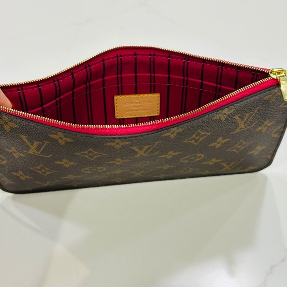 Louis Vuitton Neverfull MM/GM Pouch Monogram Fuchsia Noe Interior - Picture 3 of 6